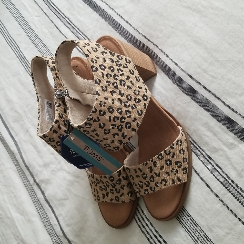 TOMS - Picture 2 of 9